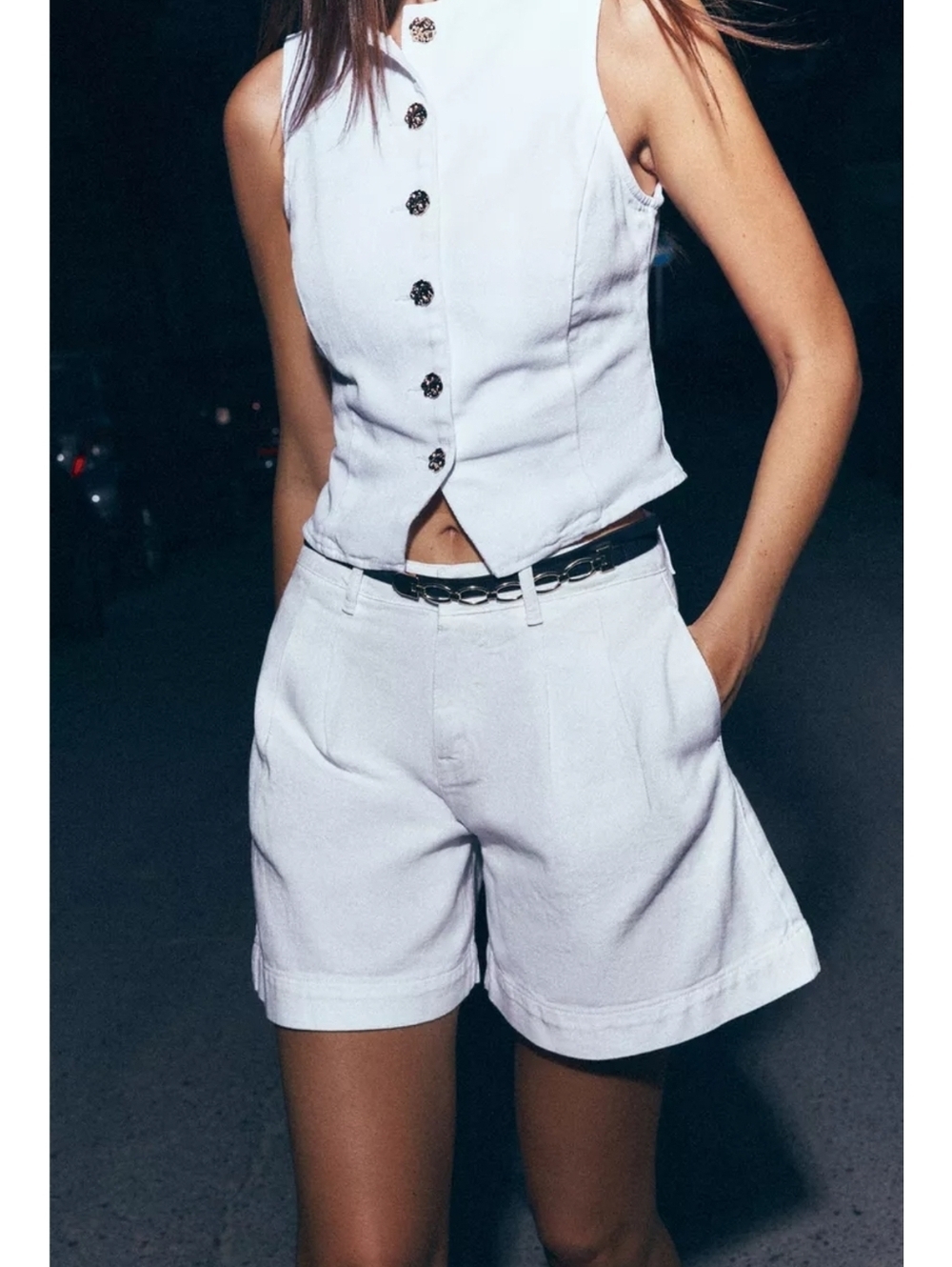 Nwt Zara White Pleated High-Waist Shorts with Navy Chain Belt Sz 38